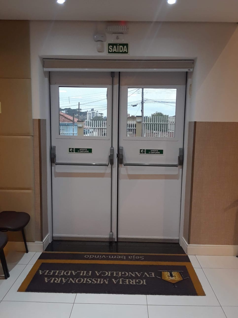 Porta acústica metálica com pintura eletrostática