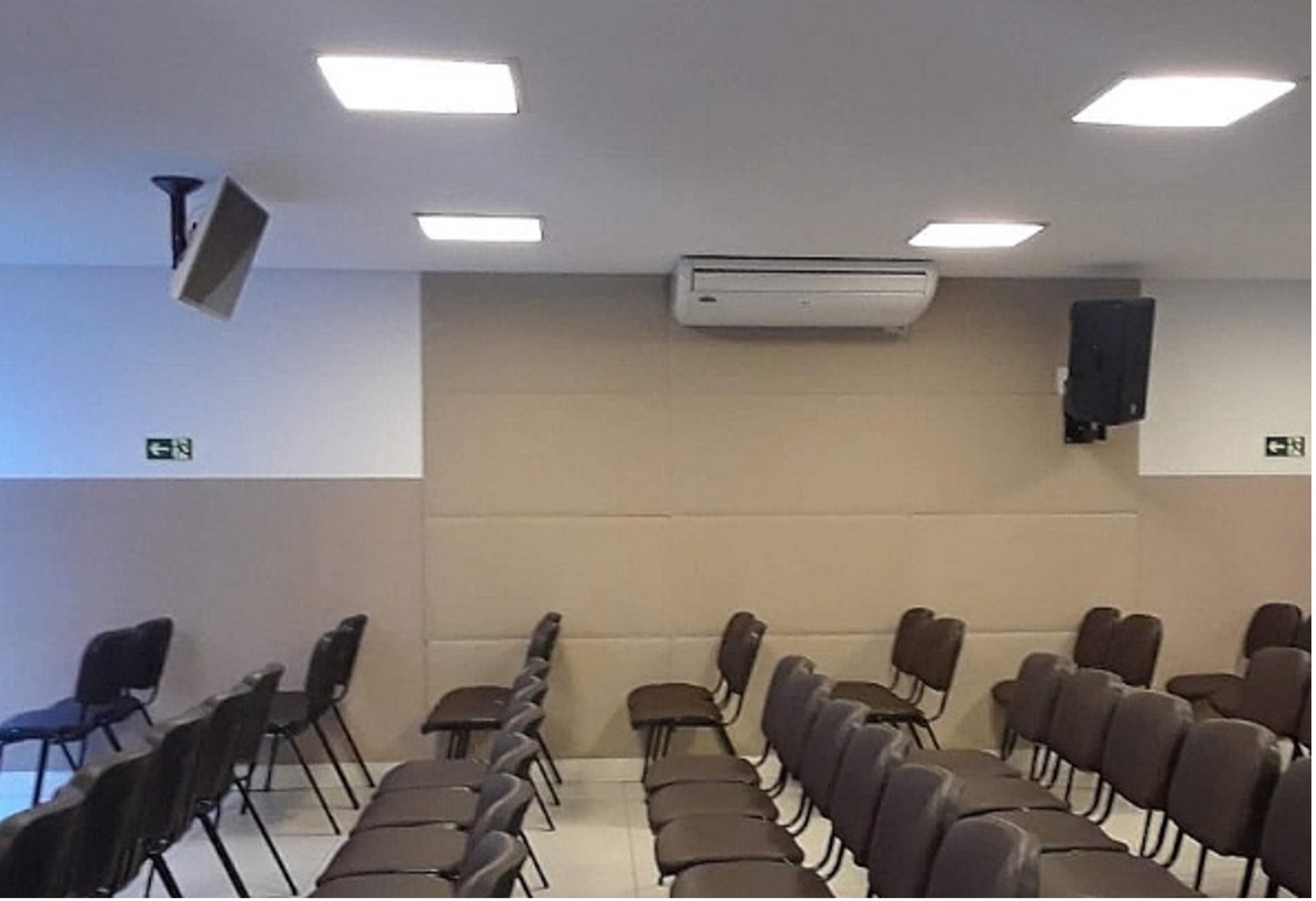 Estúdio de ensaio musical tratado acusticamente