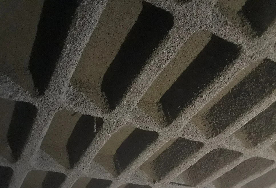 Jateamento acústico de celulose na cor cinza