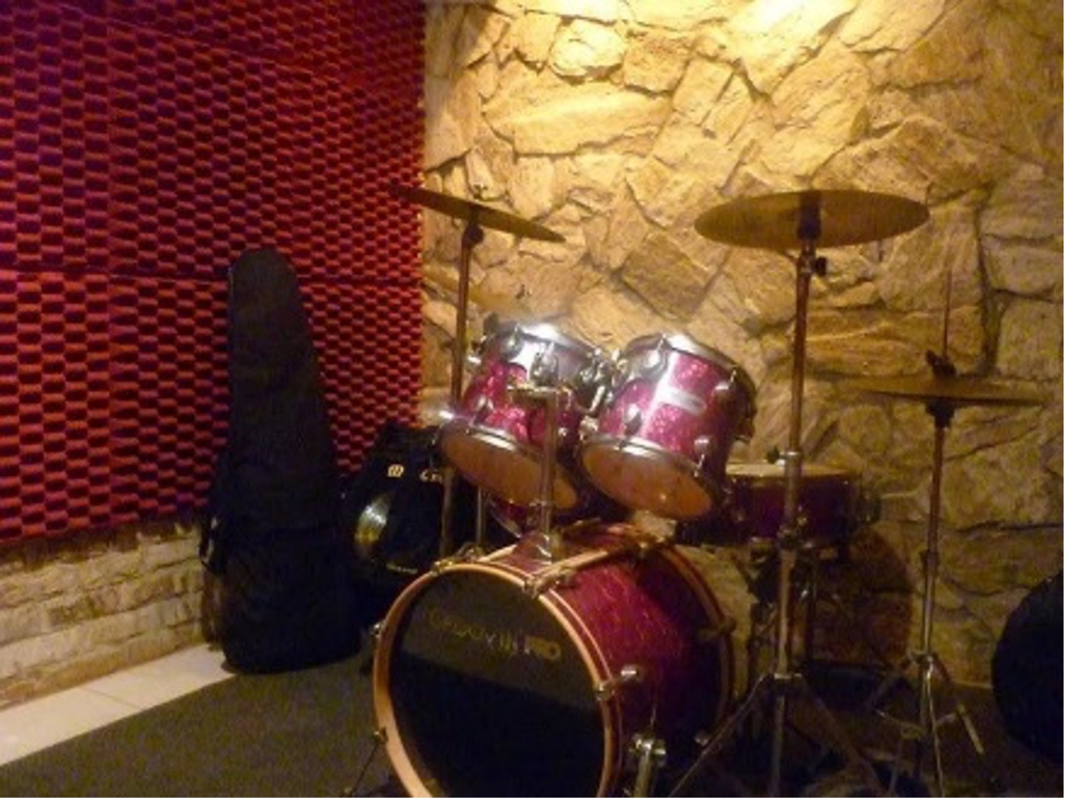 Estúdio com tratamento acústico completo