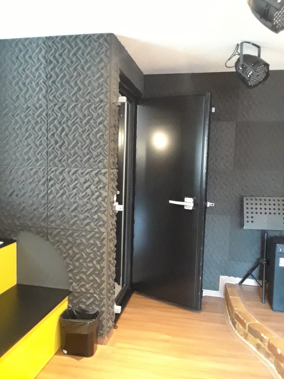 Porta acústica metálica para casa de máquinas