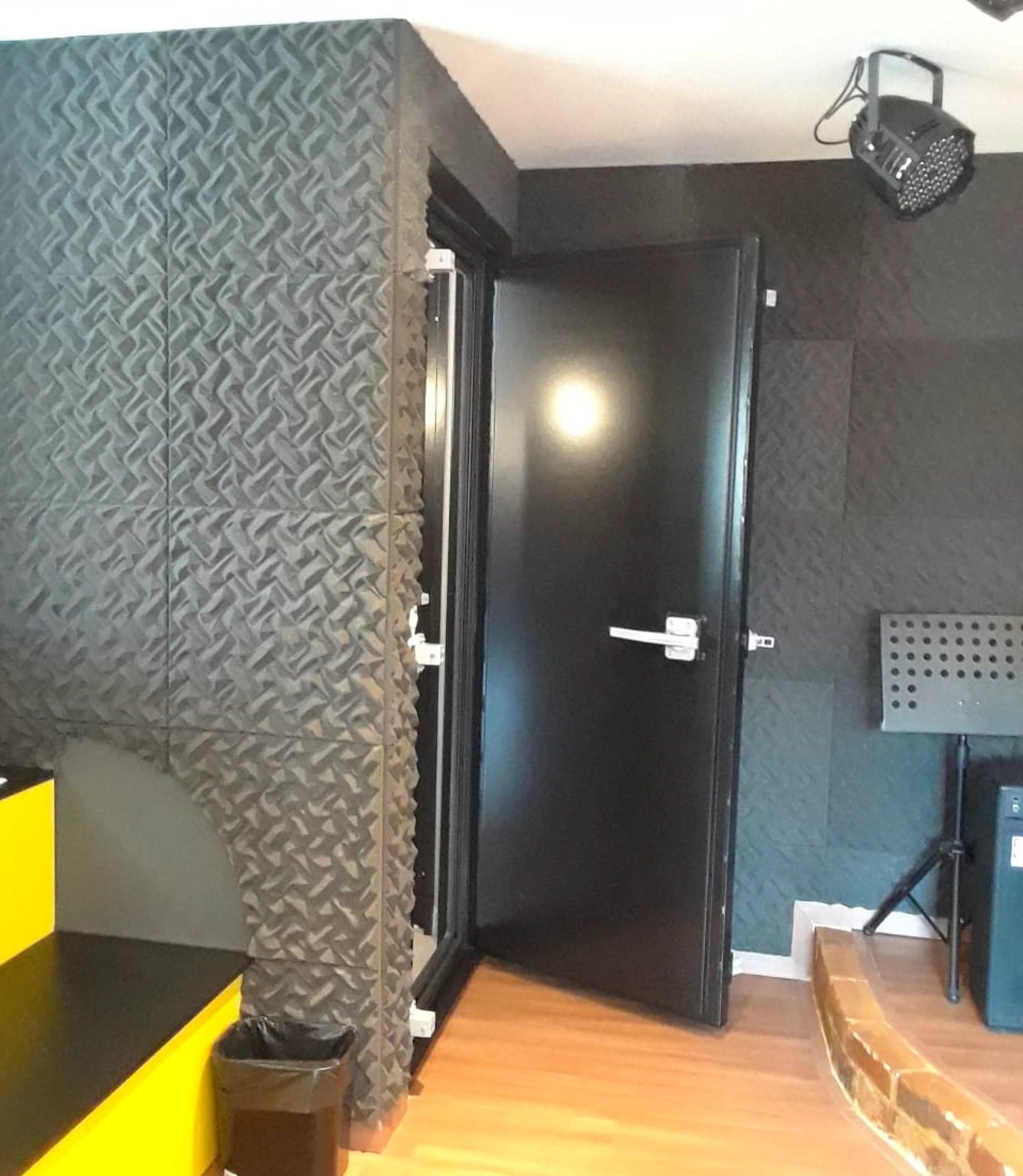 Porta acústica metálica em aço galvanizado